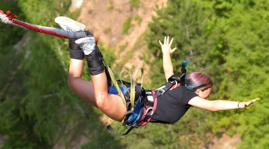 What is the Cost of Bungee Jumping in Goa